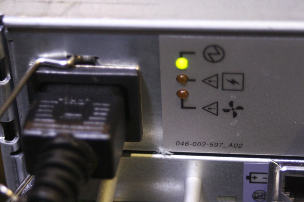 Emc2 model KTN-STL4 100-561-803 disk array , No Caddy, No Hard drives