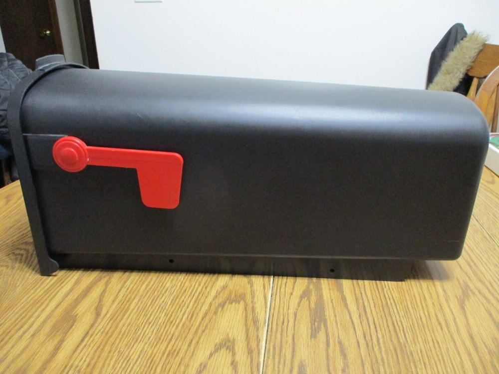 RURAL MAILBOX PLASTIC WITH FLAG MADE BY THE SOLAR GROUP