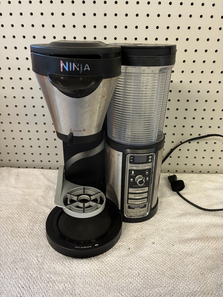 Ninja CF080-69 Coffee Maker Bar Brewer Automatic Programmable Powers On