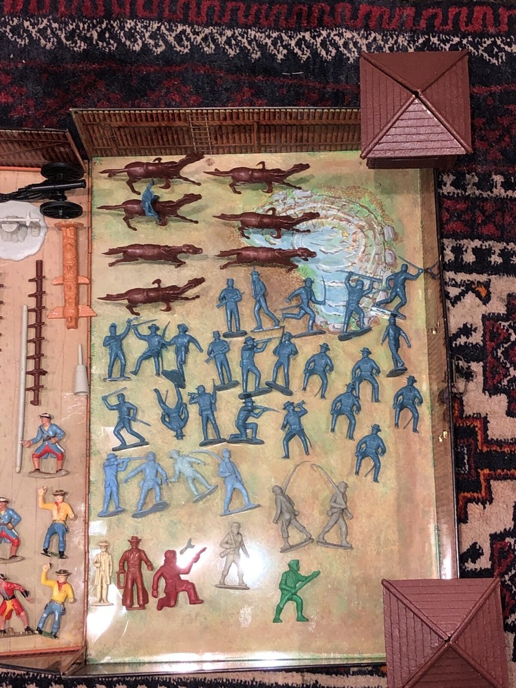 MARX FORT APACHE CARRY ALL ACTION PARTIAL SET w/ TIN CASE #4685