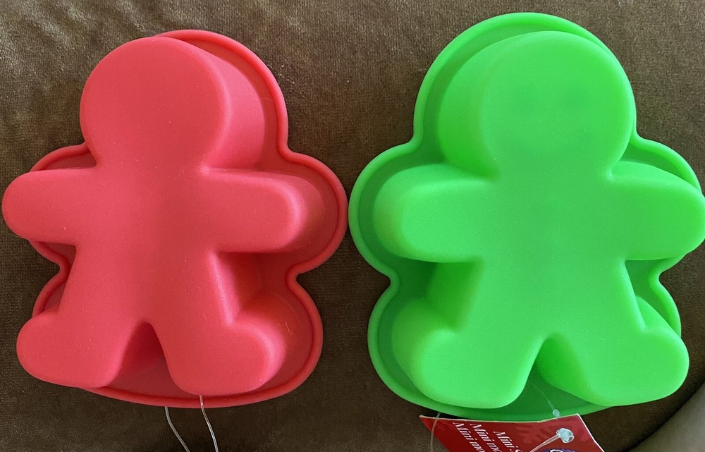 4 Wilton Gingerbread men Mini silicone molds