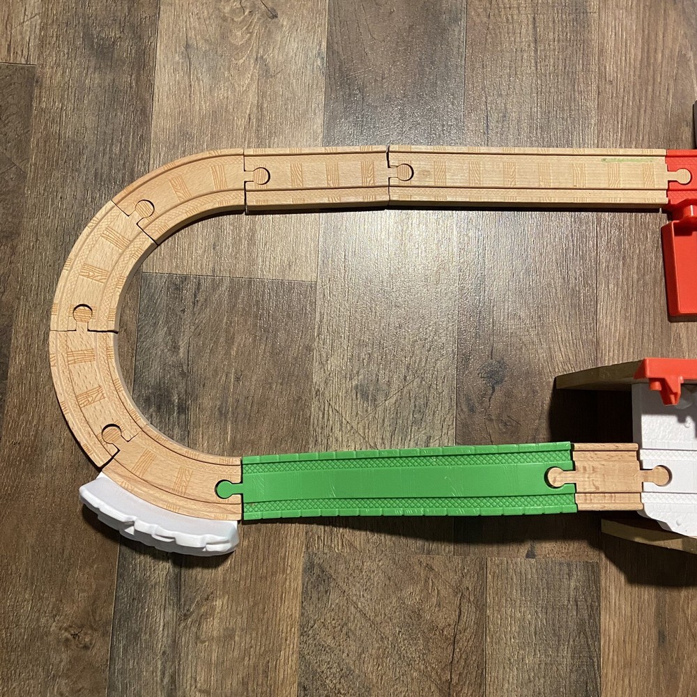 Santa's Workshop express Thomas the Train christmas set - Read
