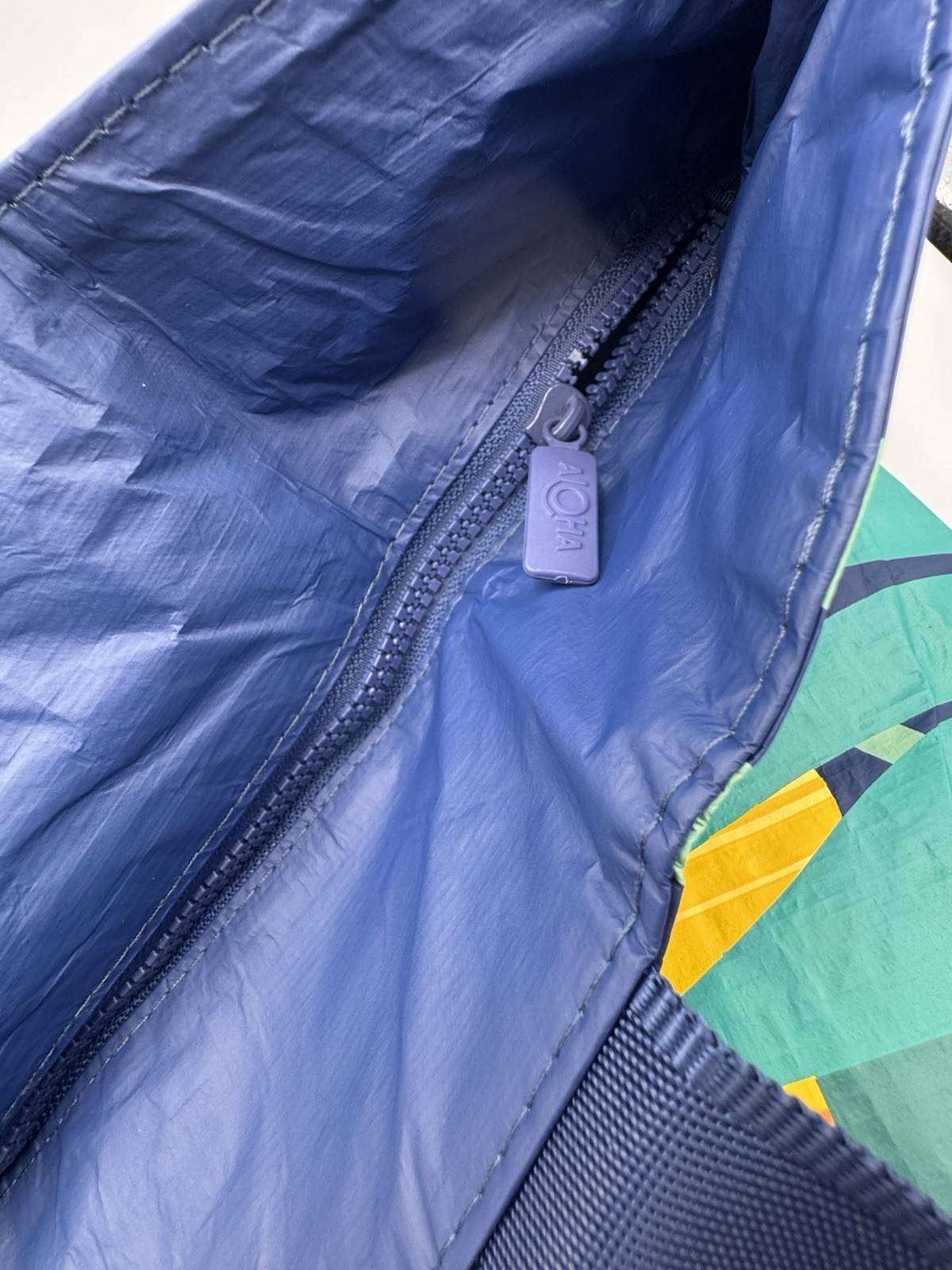 *New Disney Aulani Aloha Collection X Splash Proof Zipper Tote Mickey Bag