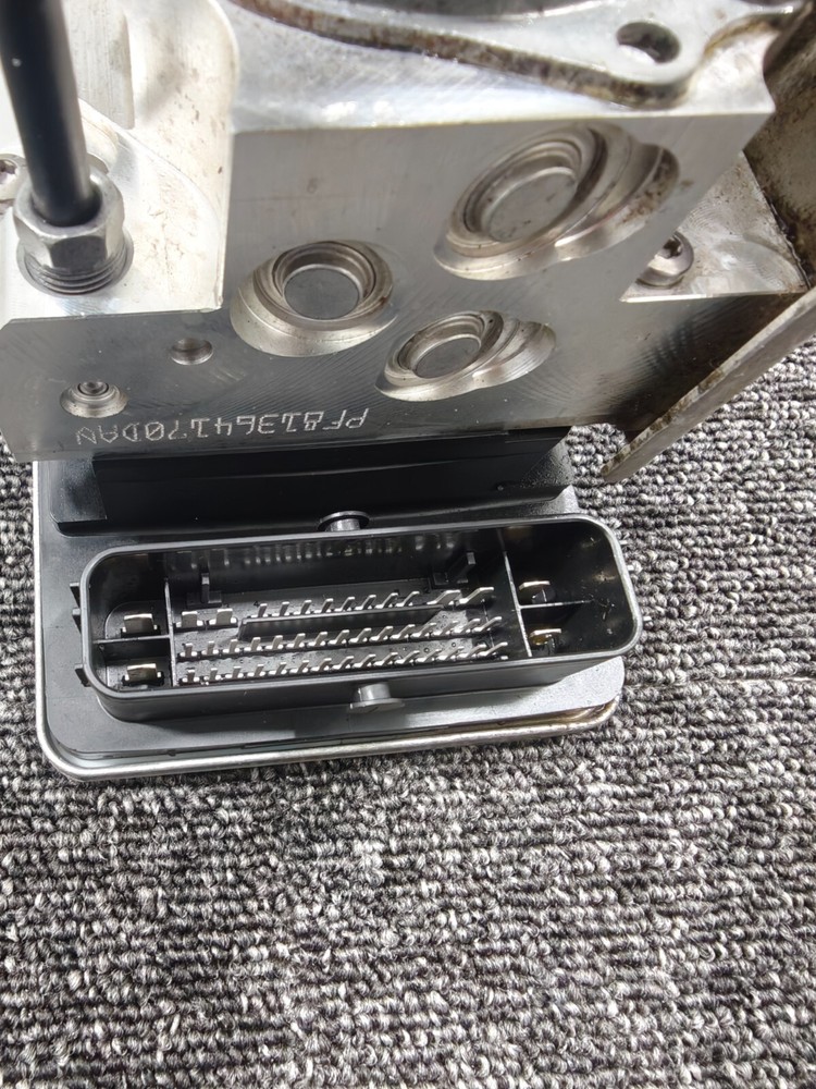 BMW 5 SERIES G30 G31 ABS PUMP CONTROL MODULE 6893764