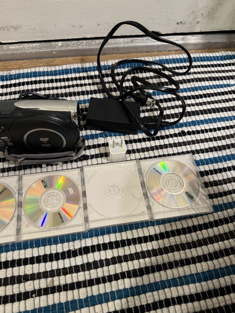 Canon DC410 MiniDV Camcorder Bundle