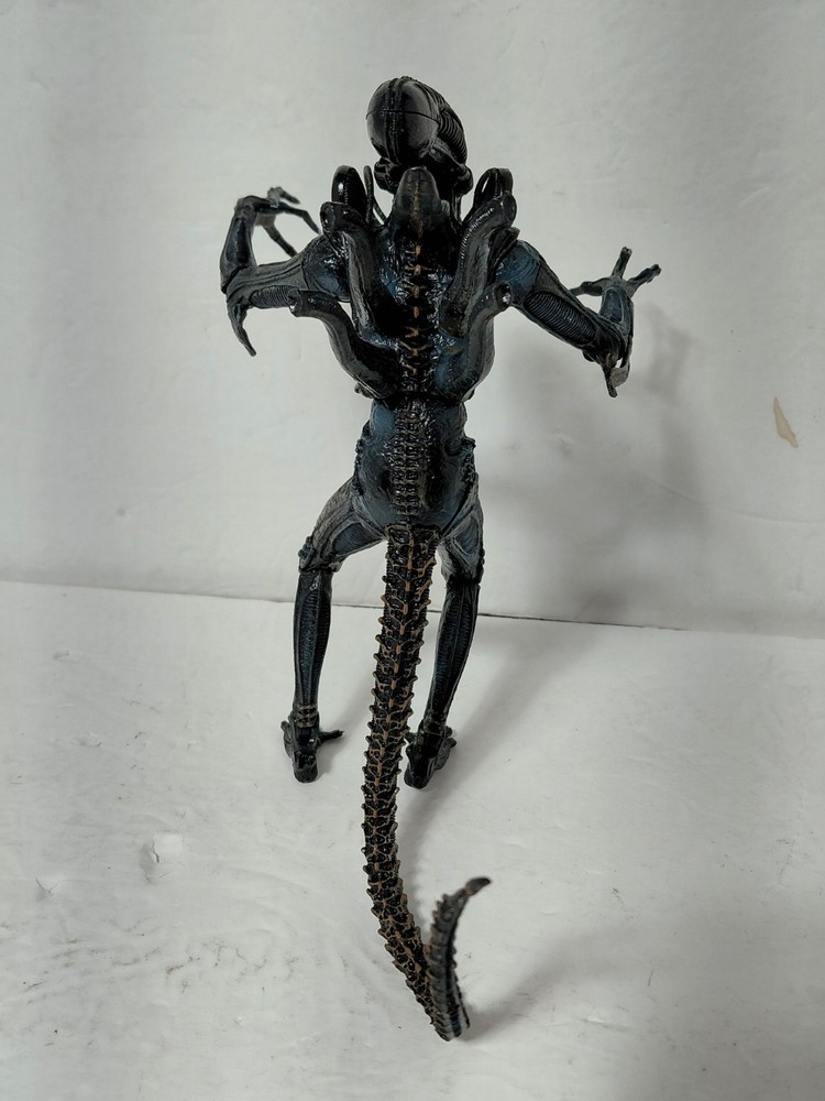 Neca AVP Aliens Figure 9" Xenomorph Warrior 2008