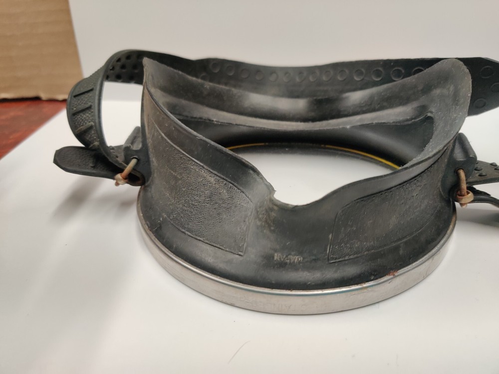 VTG Neptune Mask Scuba Diving Divers Triangular Round Rare Shape Adjustable