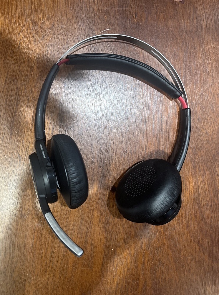 Plantronics Voyager Focus UC B825M Bluetooth Headset & Cradle