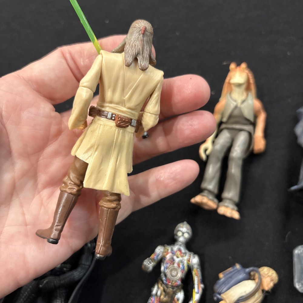 6 Star Wars Figurines & 3 CommTech Chips