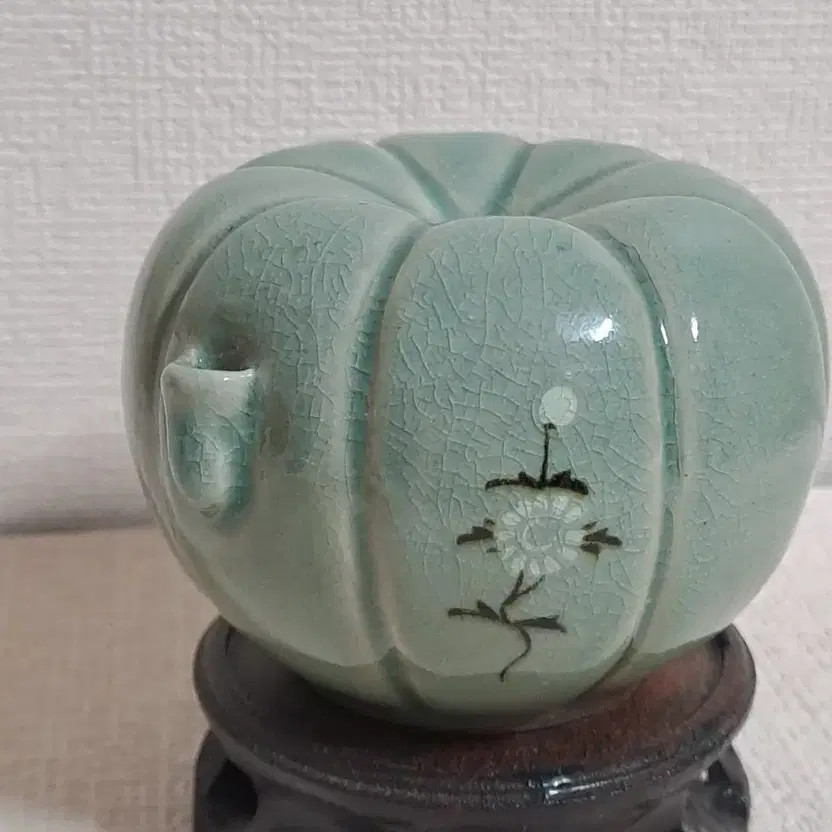 Celadon Incense Container with Flower Carving Art