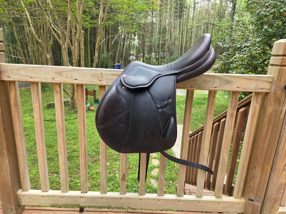 Amerigo Vega monoflap jump saddle