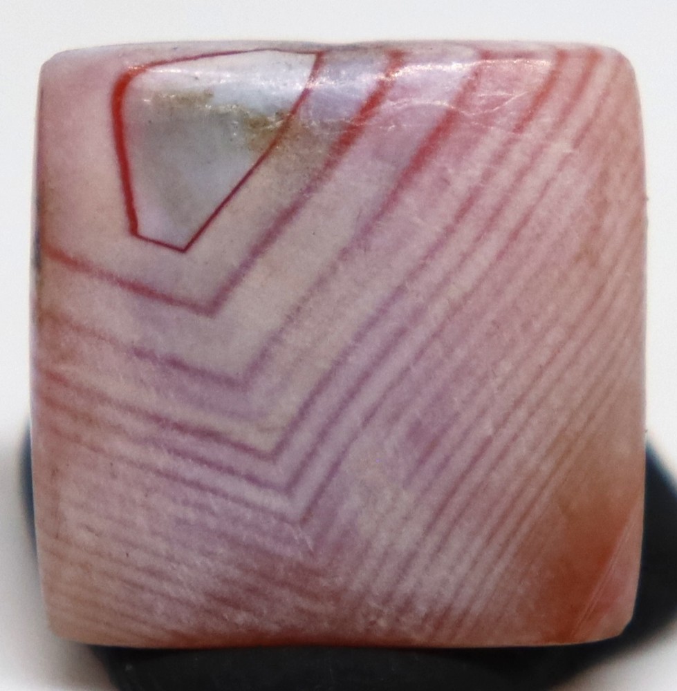 Ancient Tibetan Agate Stone Bead with rare Pattern in good Condition