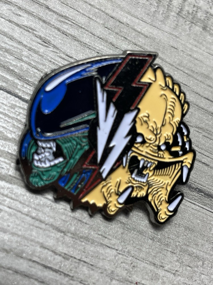 alien vs predator Enamel Pin Movie Sci Fi Horror