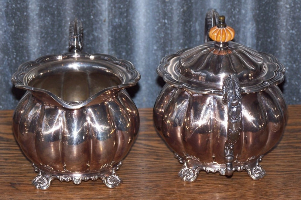 Vintage Melon Pattern Silverplate Coffee & Tea Service w Melon Bakelite Finials
