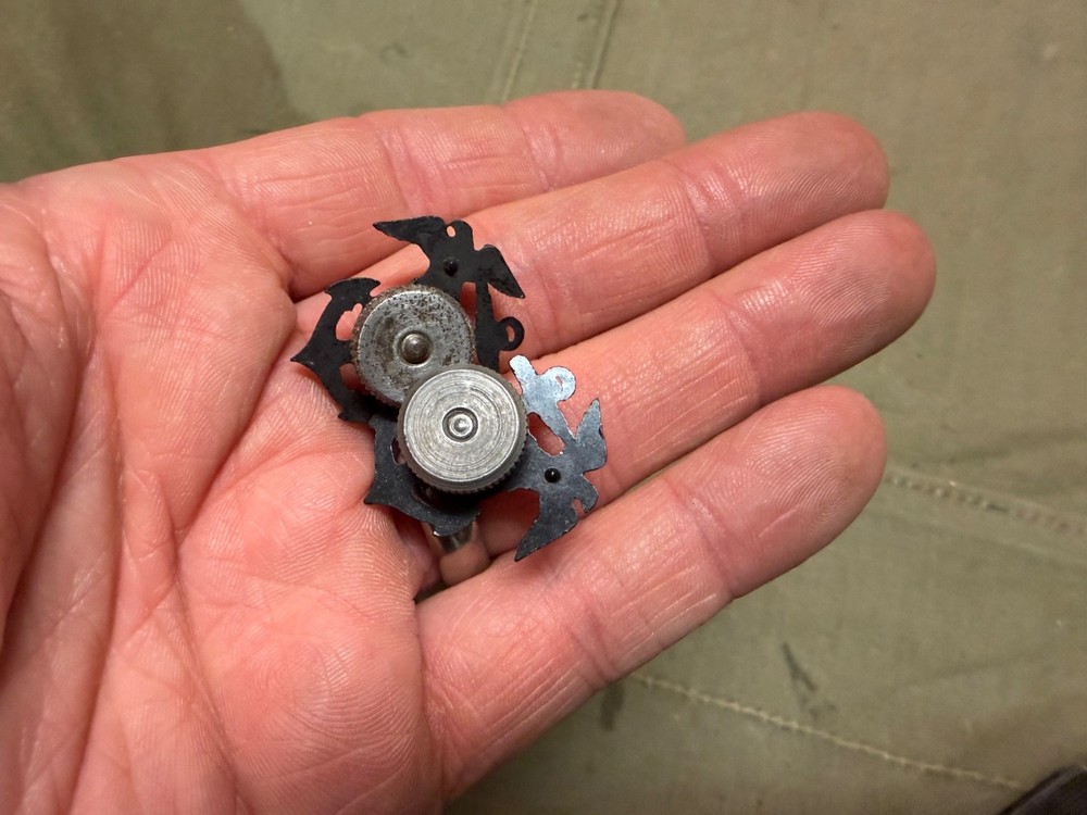 ORIGINAL WWII USMC MARINE INFANTRY EGA COLLAR TUNIC JACKET BAKELITE NSIGNIA-PAIR