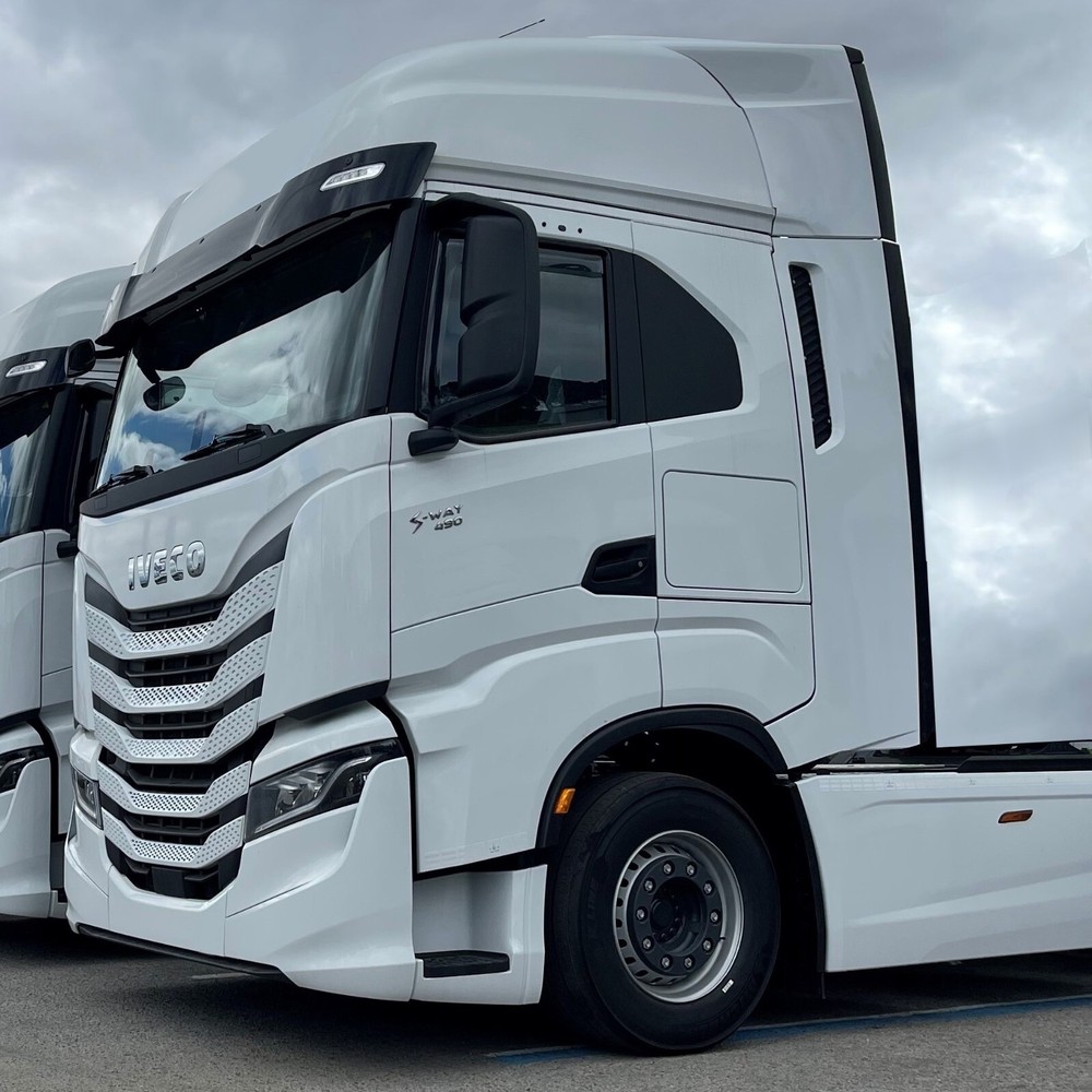 IVECO S WAY Step Cover Lid White Painted RH