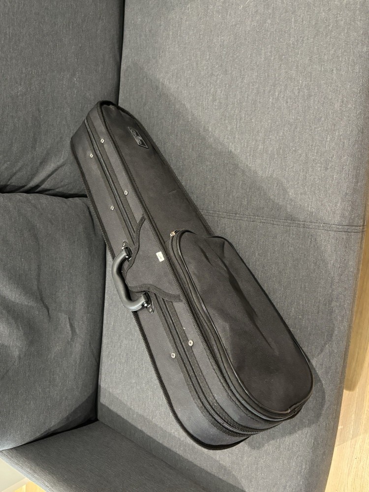 Cecelio Lightweight 4/4 Full Violin Case with replacement Strings (red Velvet)
