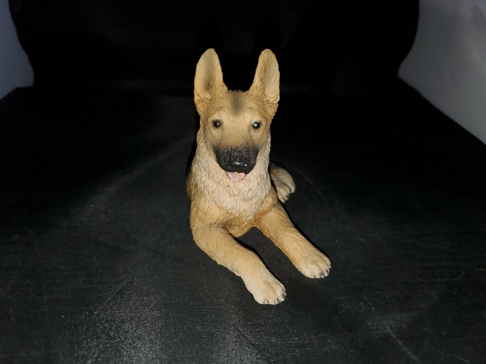 Castagna 1988 German Shepherd Laying Down Figurine