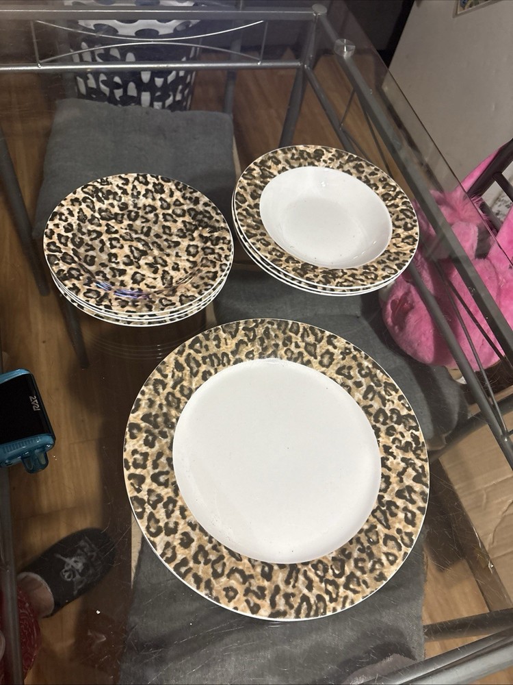 Tienshan leopard dinner plates Lot 9