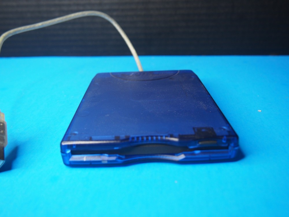 I/O Magic External USB 3.5" Floppy Disk Drive Unit D353FUE
