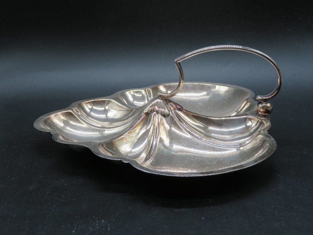 VTG EPNS Handled Silver Plate Bon-Bon Tray Shell Scallop 3 compartment 9.5"