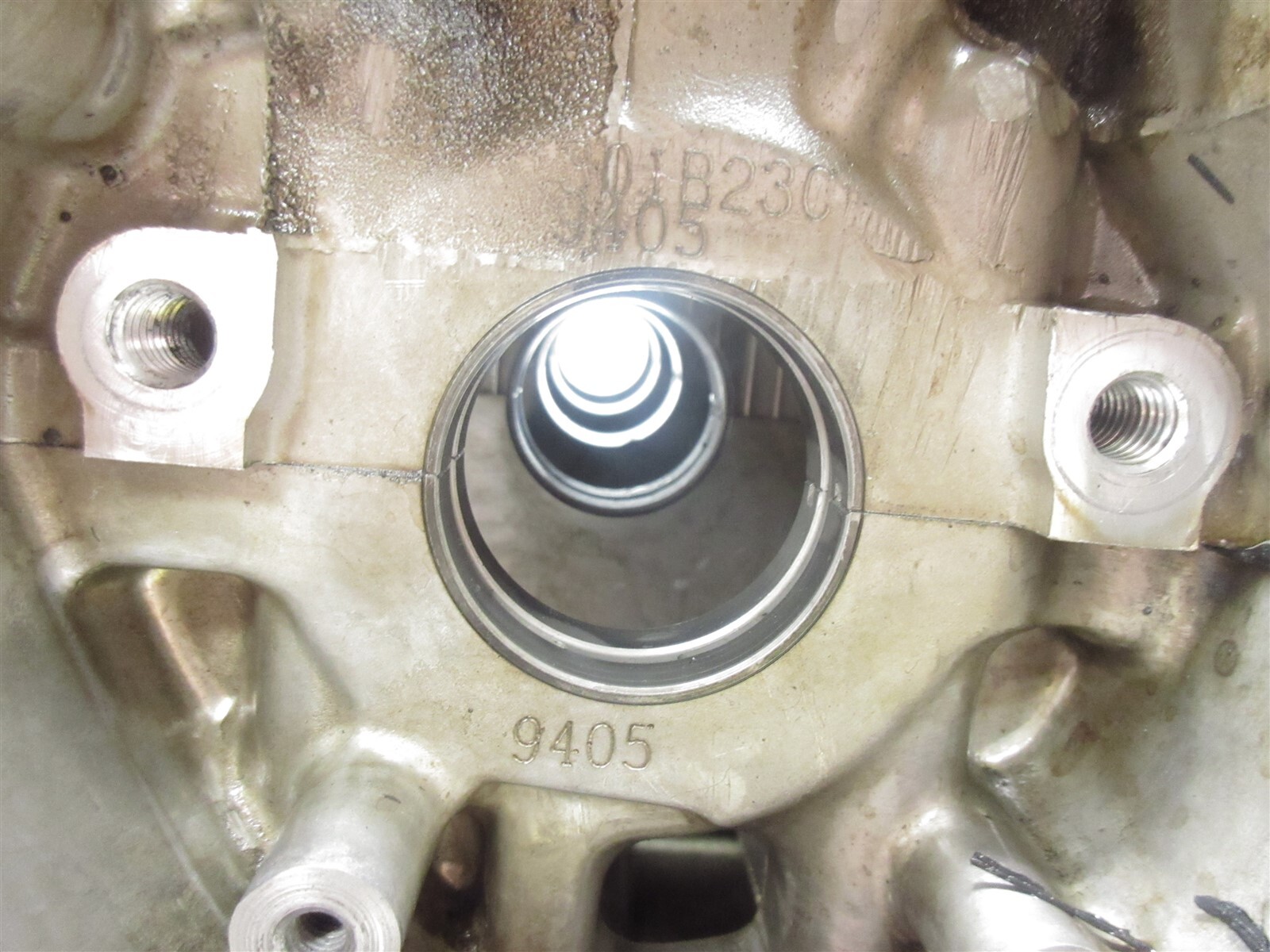 2002 01-02 Suzuki GSXR 1000 GSXR1000 Crankcase Case Engine Motor Block Piston