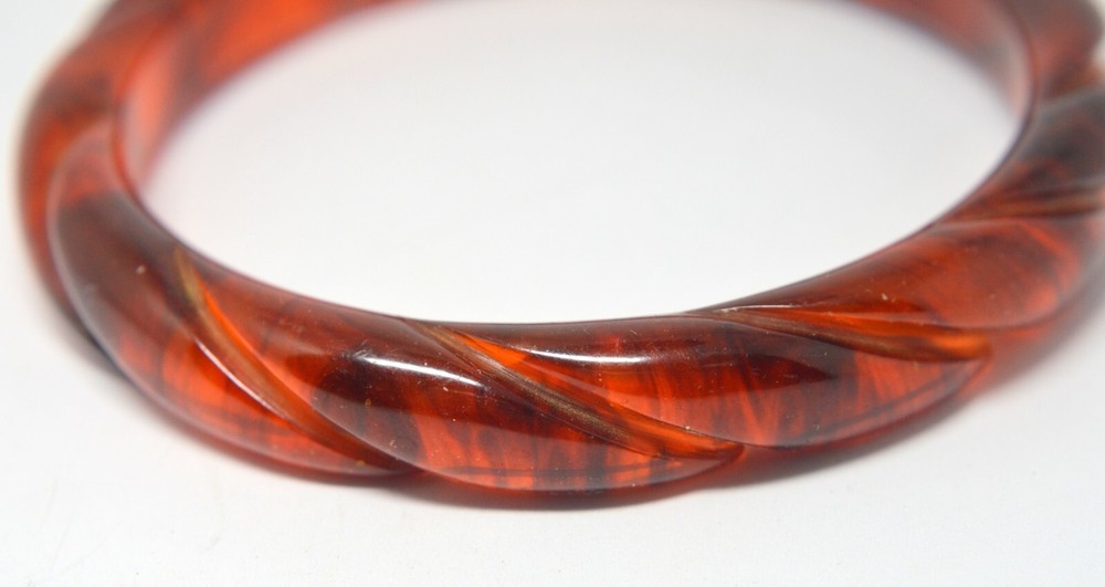VINTAGE ORANGE BAKELITE ROUND BANGLE BRACELET