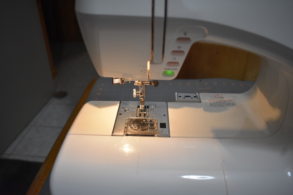 Janome Memory Craft 9000 Sewing Machine with Customizer 2000 Blank Card Extras