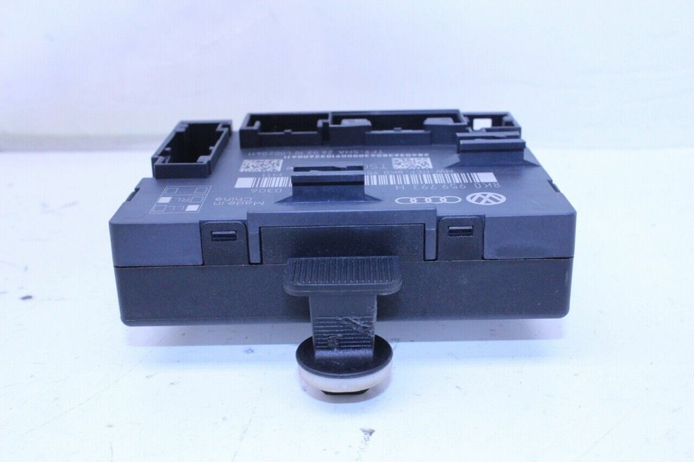 2010 Audi A4 A5 Q5 Front Door Control Module Left OEM