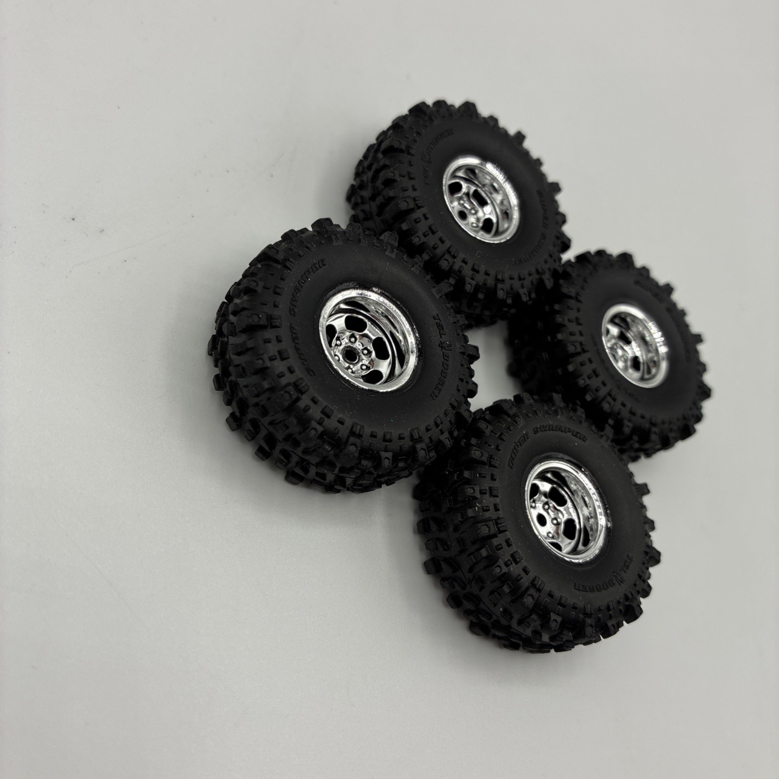 AXIAL Scx30 Tsl Bogger Super Swamper Tires Chrome Wheels k10 Set 4