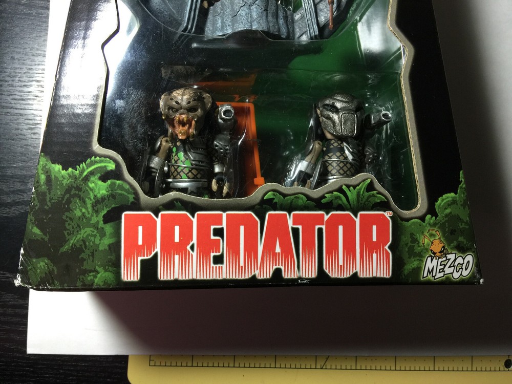 Mez-itz Predator 3 action figure set (Damaged Box)