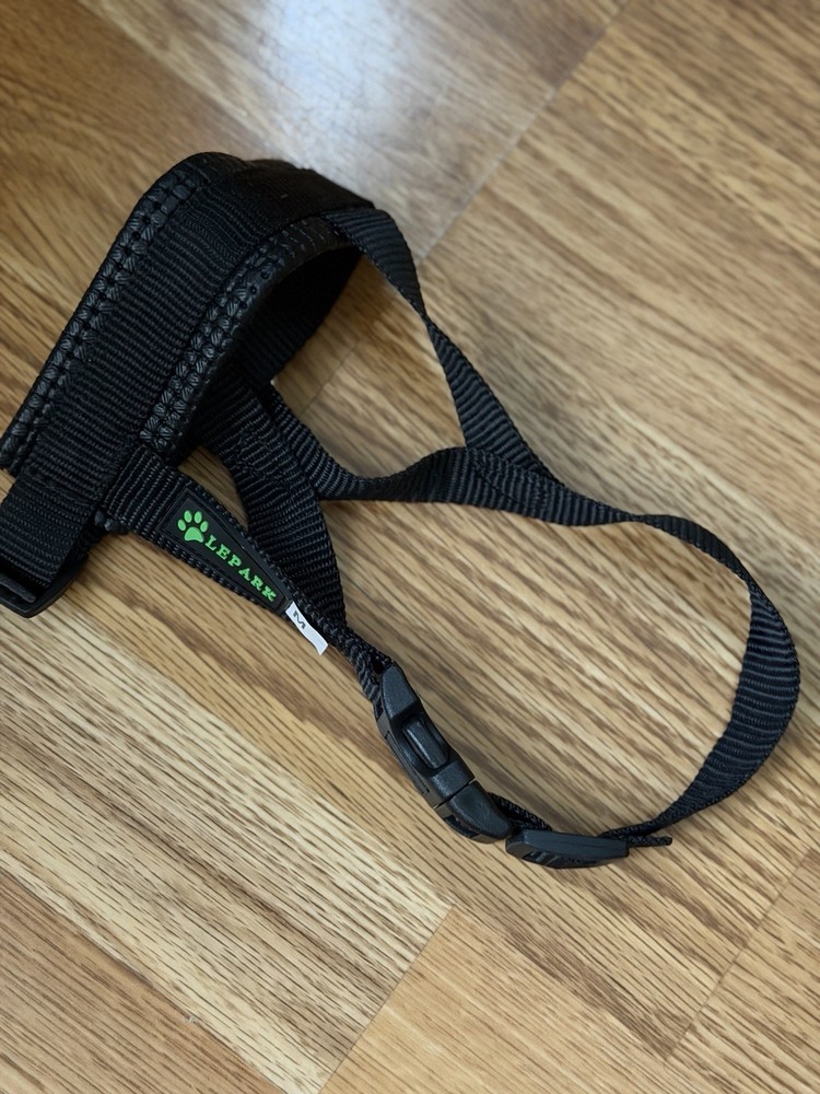 Nylon Dog Muzzle Prevent Biting Barking Chewing Medium Adjustable Loop Pet NEW