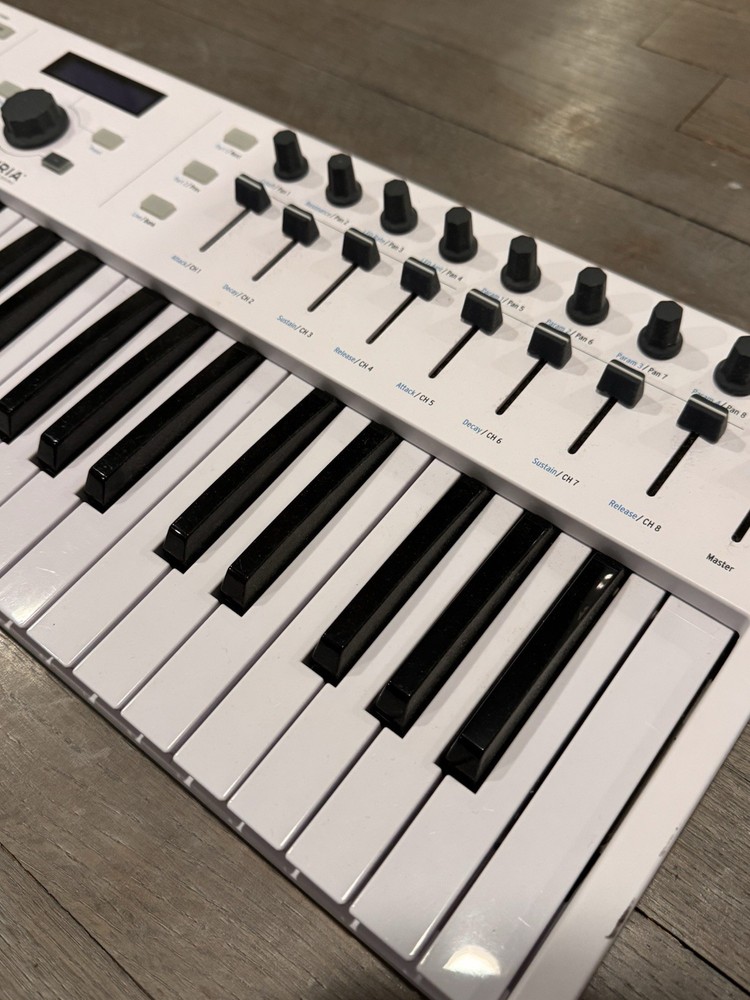 Arturia KeyLab Essential 49 Midi Keyboard Controller White
