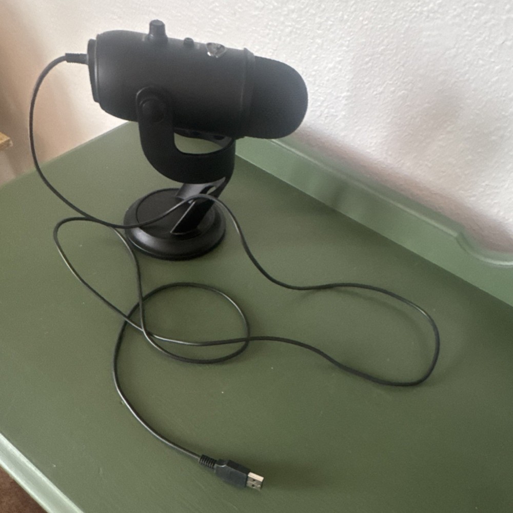 Blue Yeti USB Microphone Black Mute Volume Gain Multiple Polar Patterns