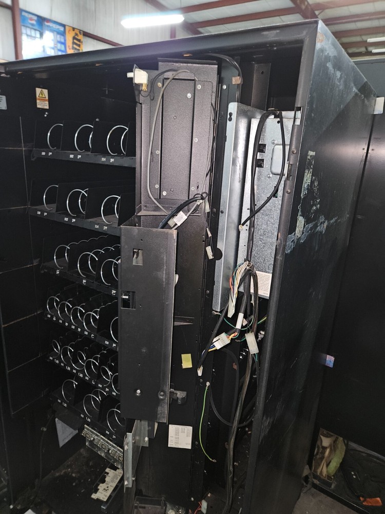 Automatic Products Model 933 Snack Vending Machine - MDB