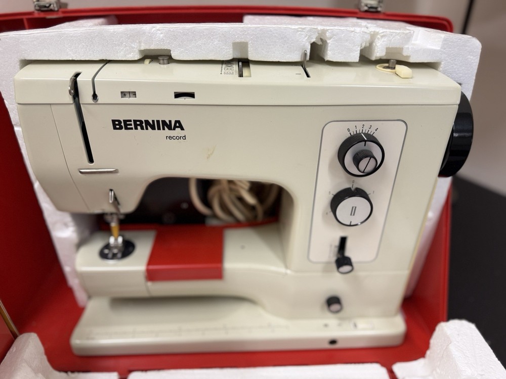 Bernina 830 Record Sewing Machine with Everything Pictured - WORKS