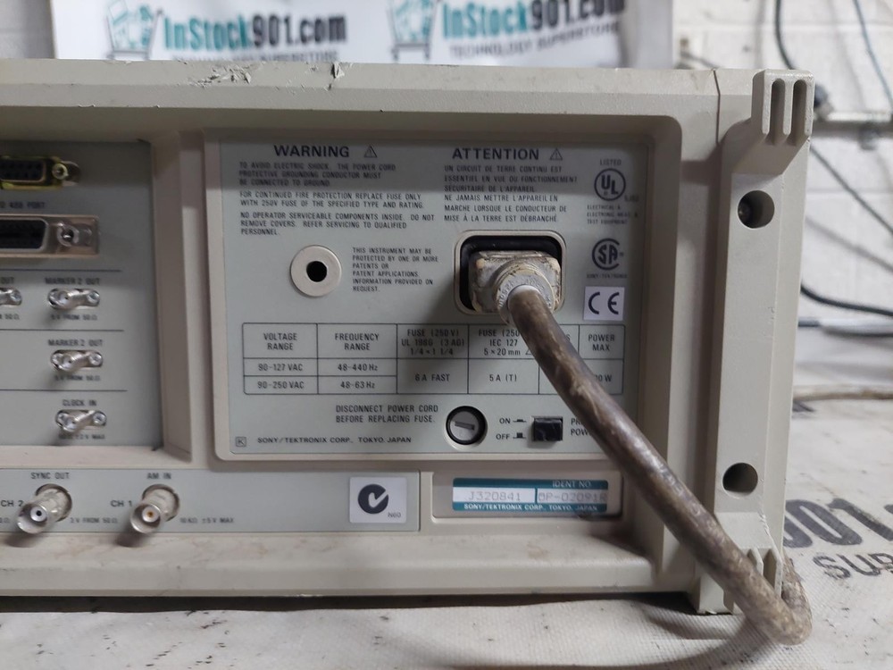 Tektronix AWG 2021 Arbitrary Waveform Generator