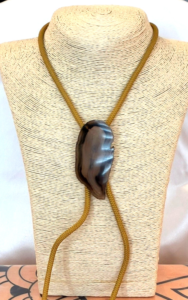 Men's Bolo Tie. Agate Slice.  EUC   B-20