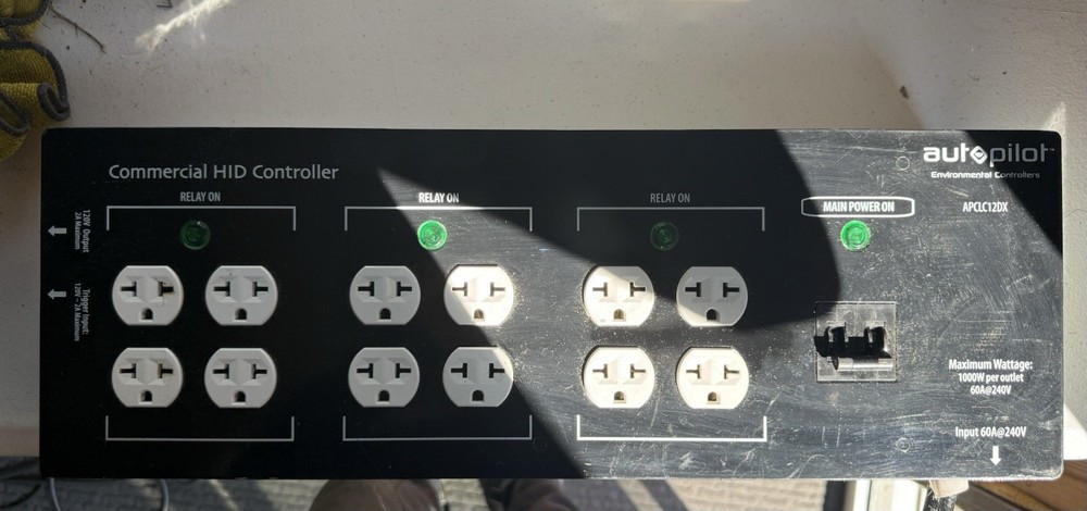 Autopilot Commercial High Power HID 12 Light Controller