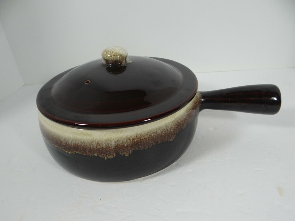 Pfaltzgraff Gourmet Brown Drip Casserole Round 2 Quart with Lid Stick Handle