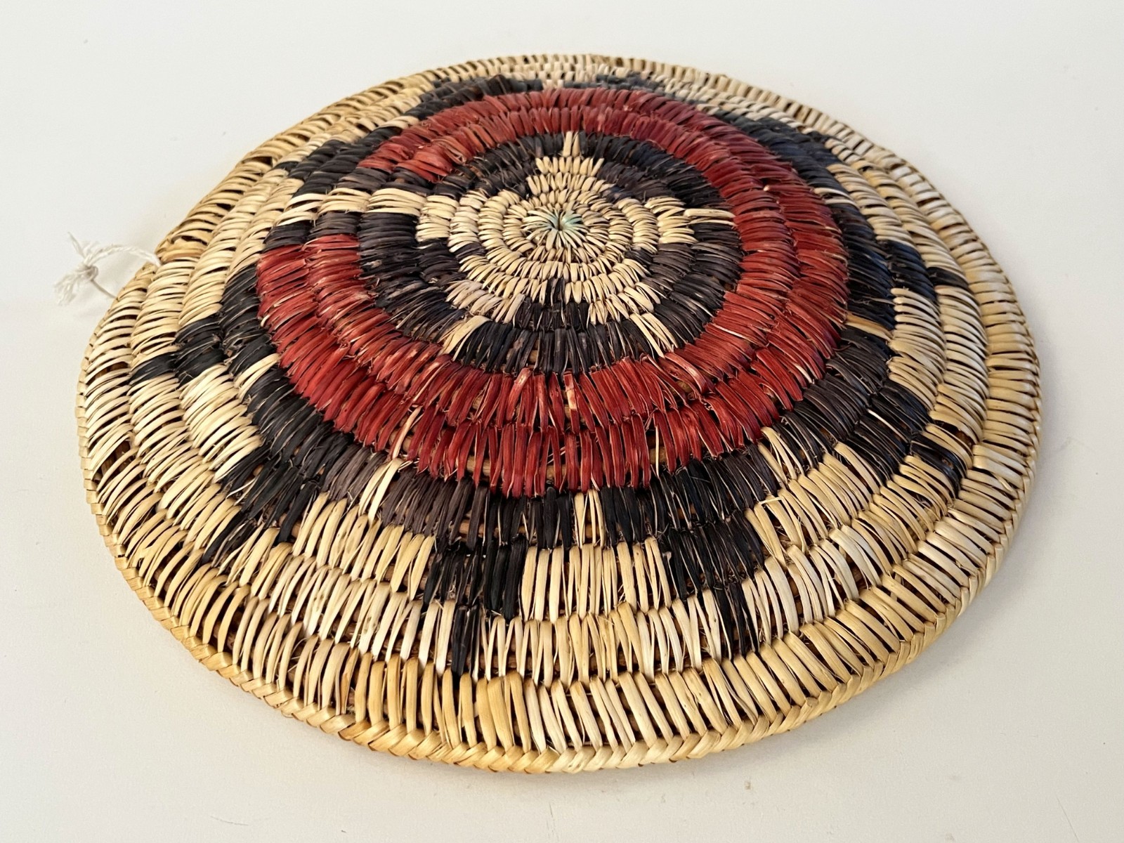 NAVAJO DINE HAND WOVEN 11" WEDDING BASKET TRAY C. 1970s NATIVE AMERICAN ART