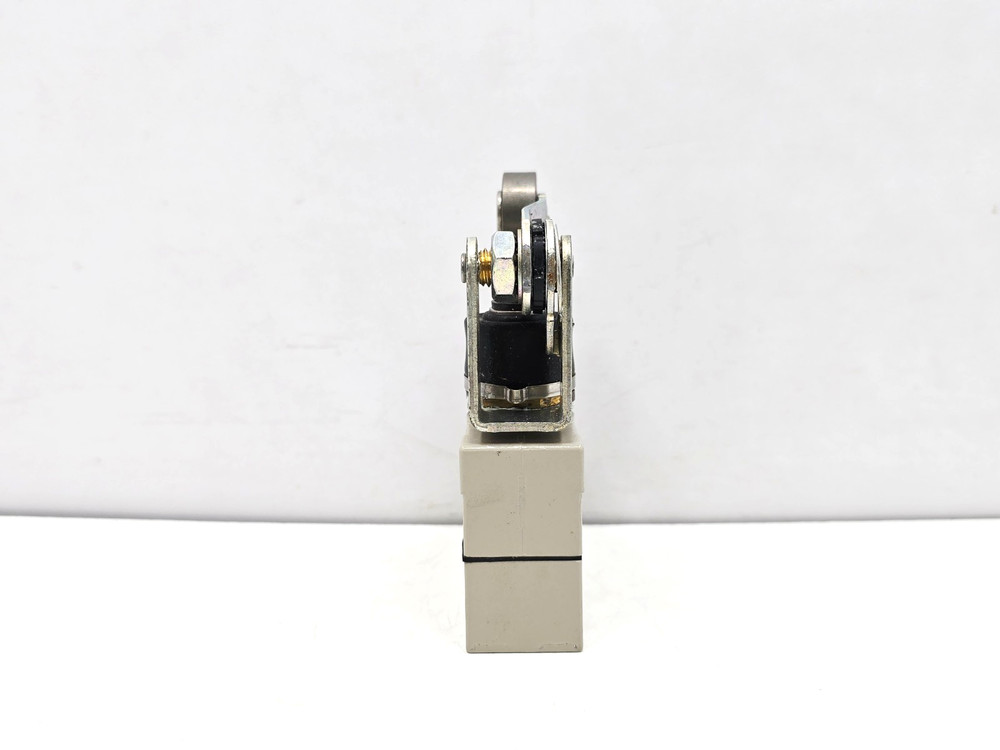 ZE-NA2-2 OMRON LIMIT SWITCH ZENA22