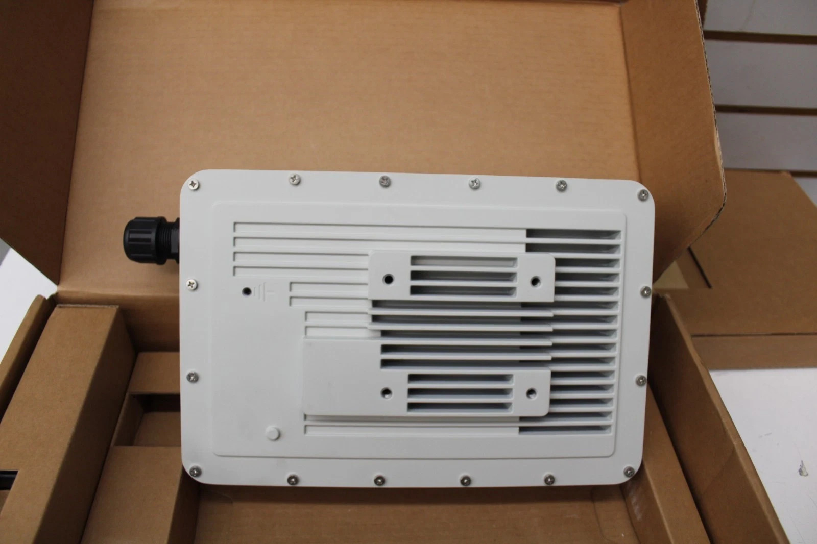 Inseego FW3000 Mobile Broadbamd Outdoor 5G Gateway