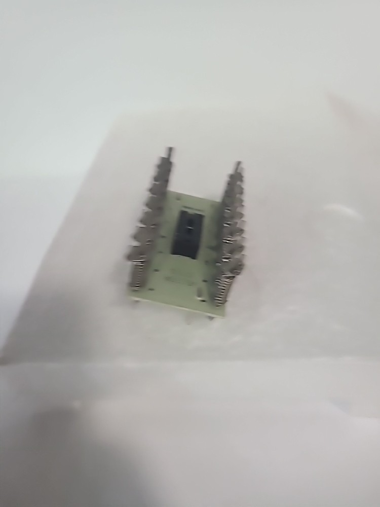 Vintage Vector Electronic 570-G Solderless DIP-14 Socket Adapter