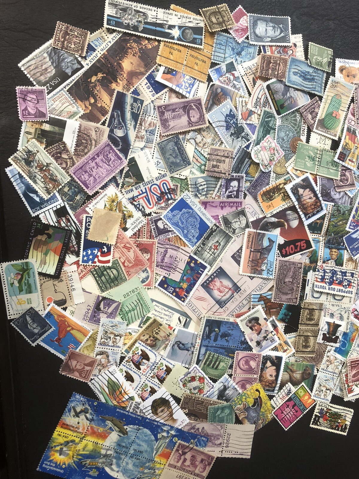 US stamp poundage kiloware lot collection 450+- 1 oz packet of stamps off paper