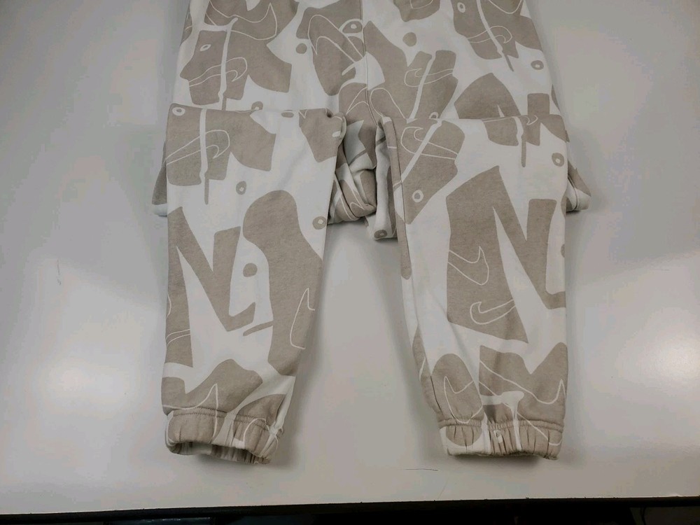Nike jogger sweatpants size large
