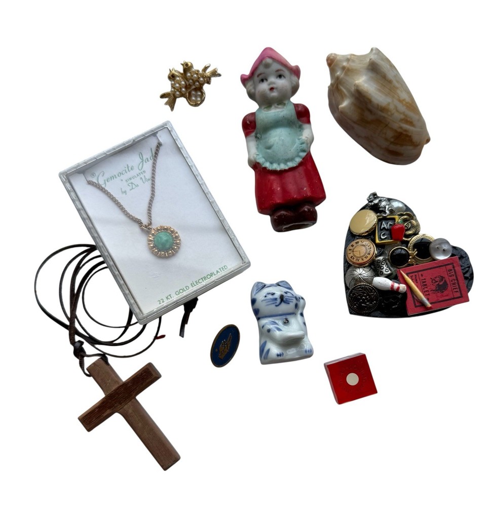 Estate Junk Drawer Collectibles Vintage Grandmas Misc