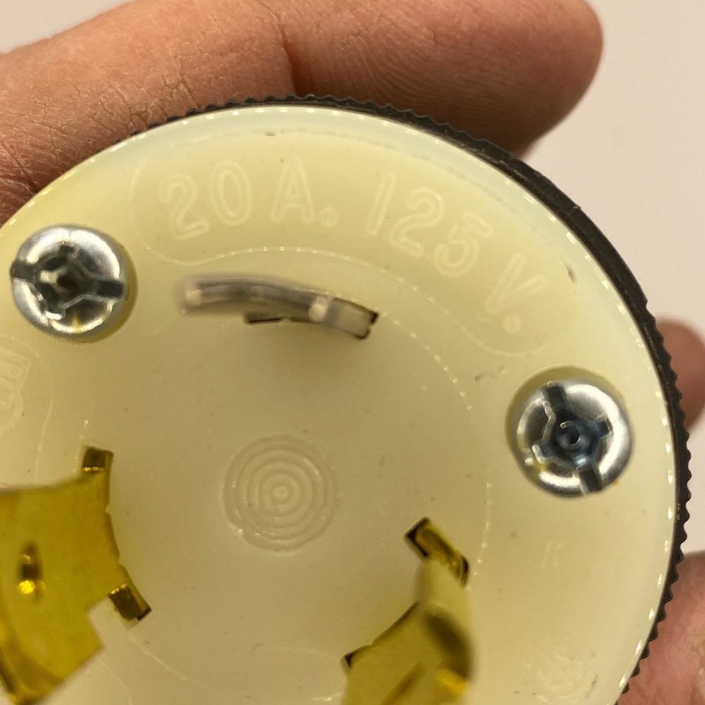 Hubbell 20A 125V Turn & Pull Grounding Locking Plug🔔
