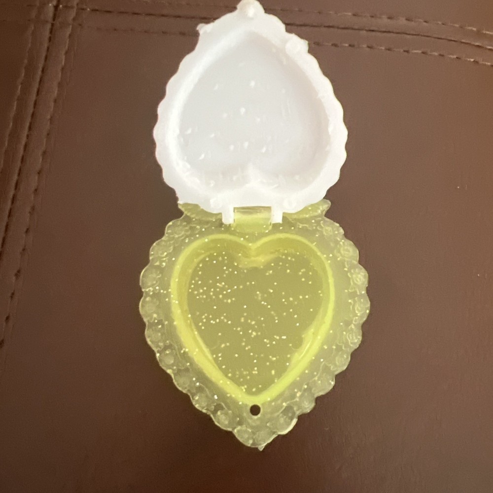 Vintage Dolly's Make-up Case Accessory Replacement Piece