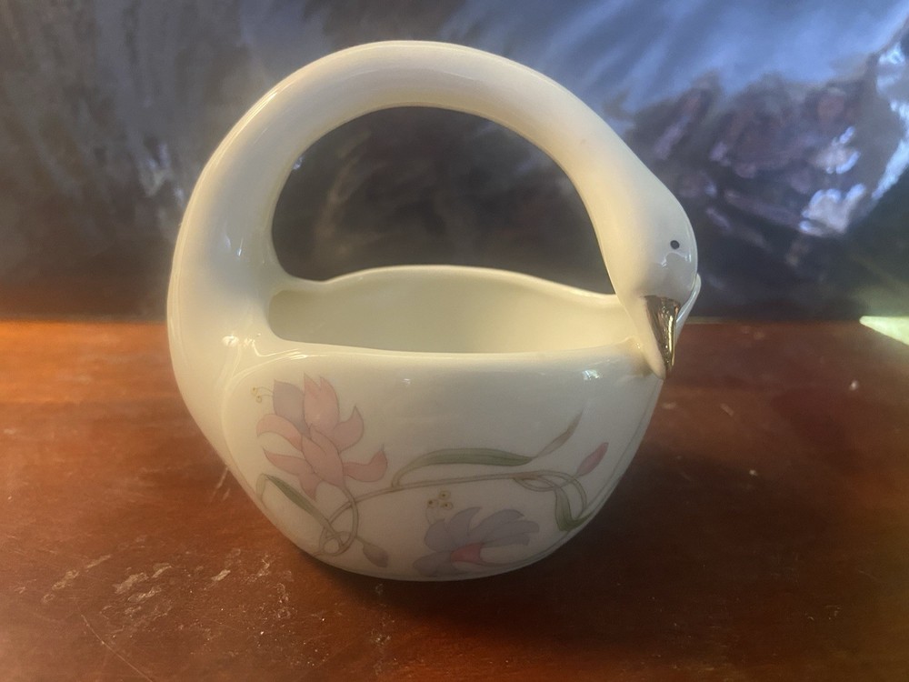 Takahashi Ceramic Swan Candy Dish 🦢